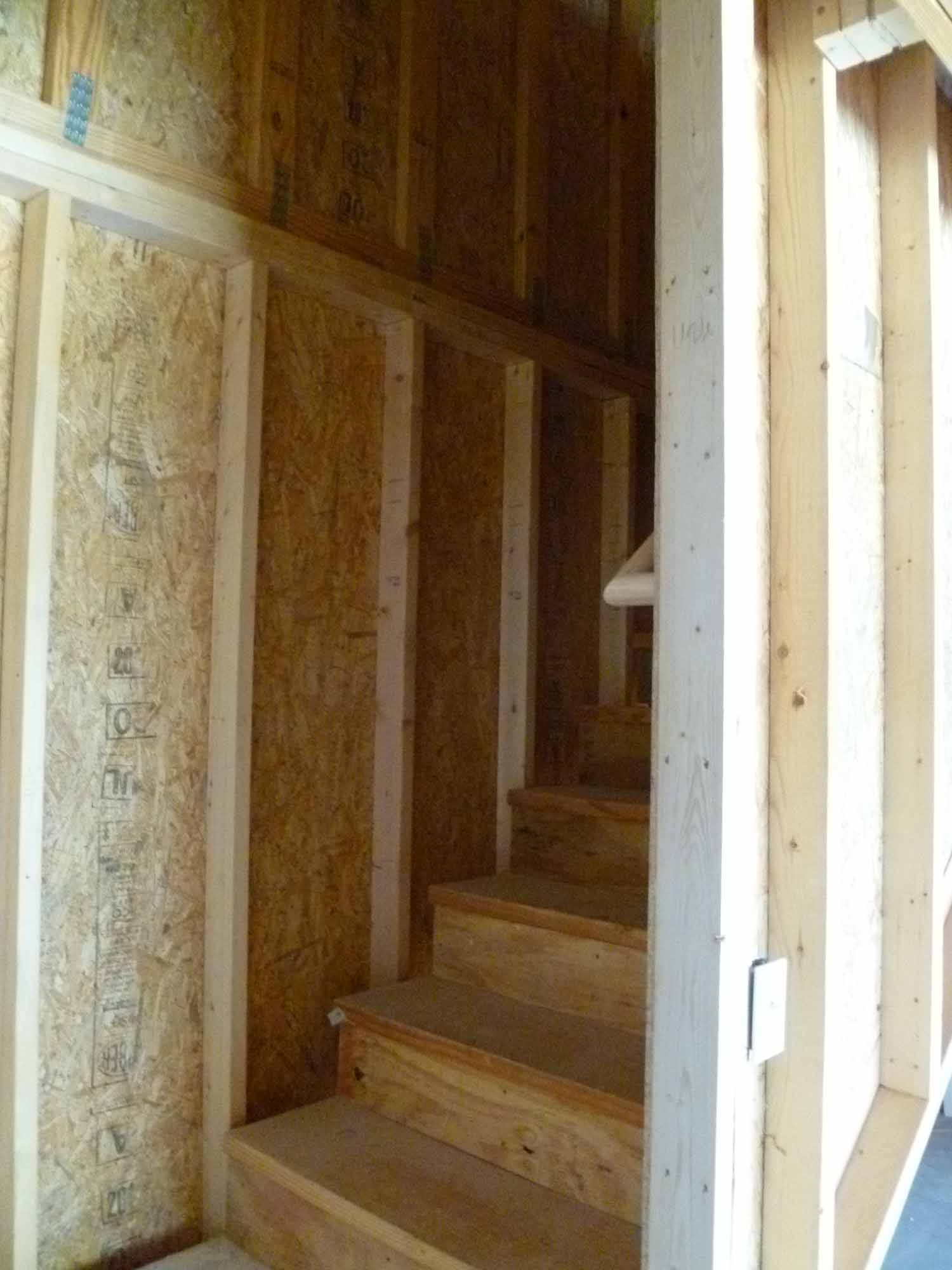 stairs from garage to upper bonus room