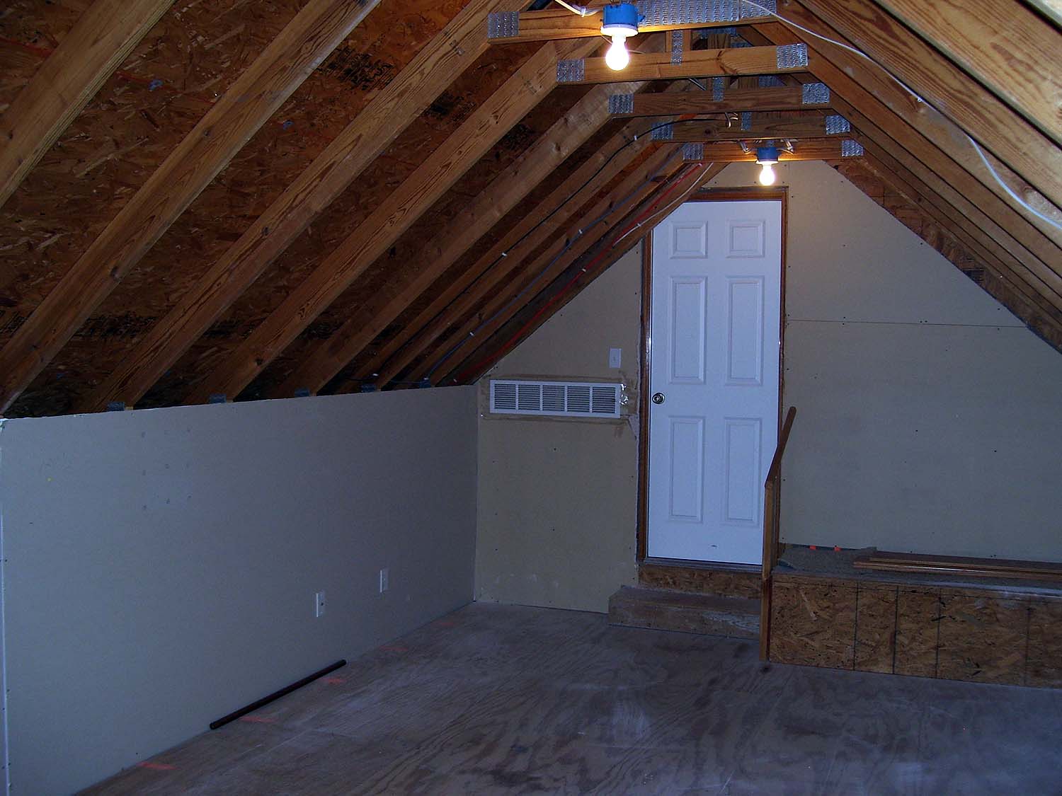 Unfinished bonus room over garage