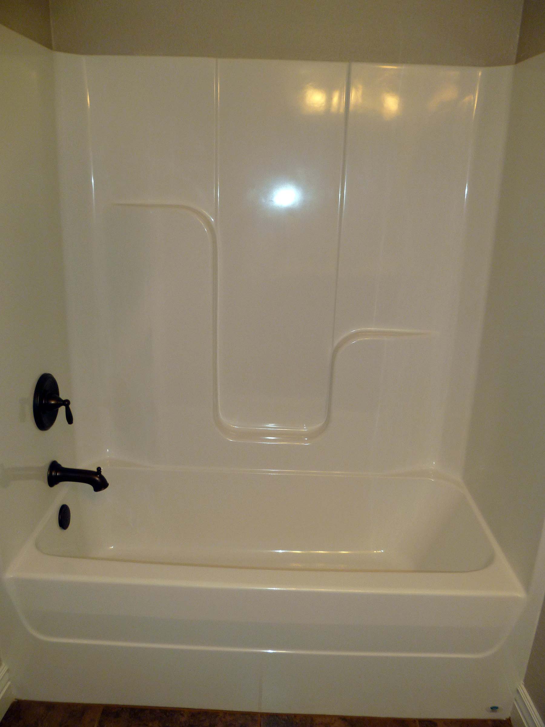 upper bath tub/shower