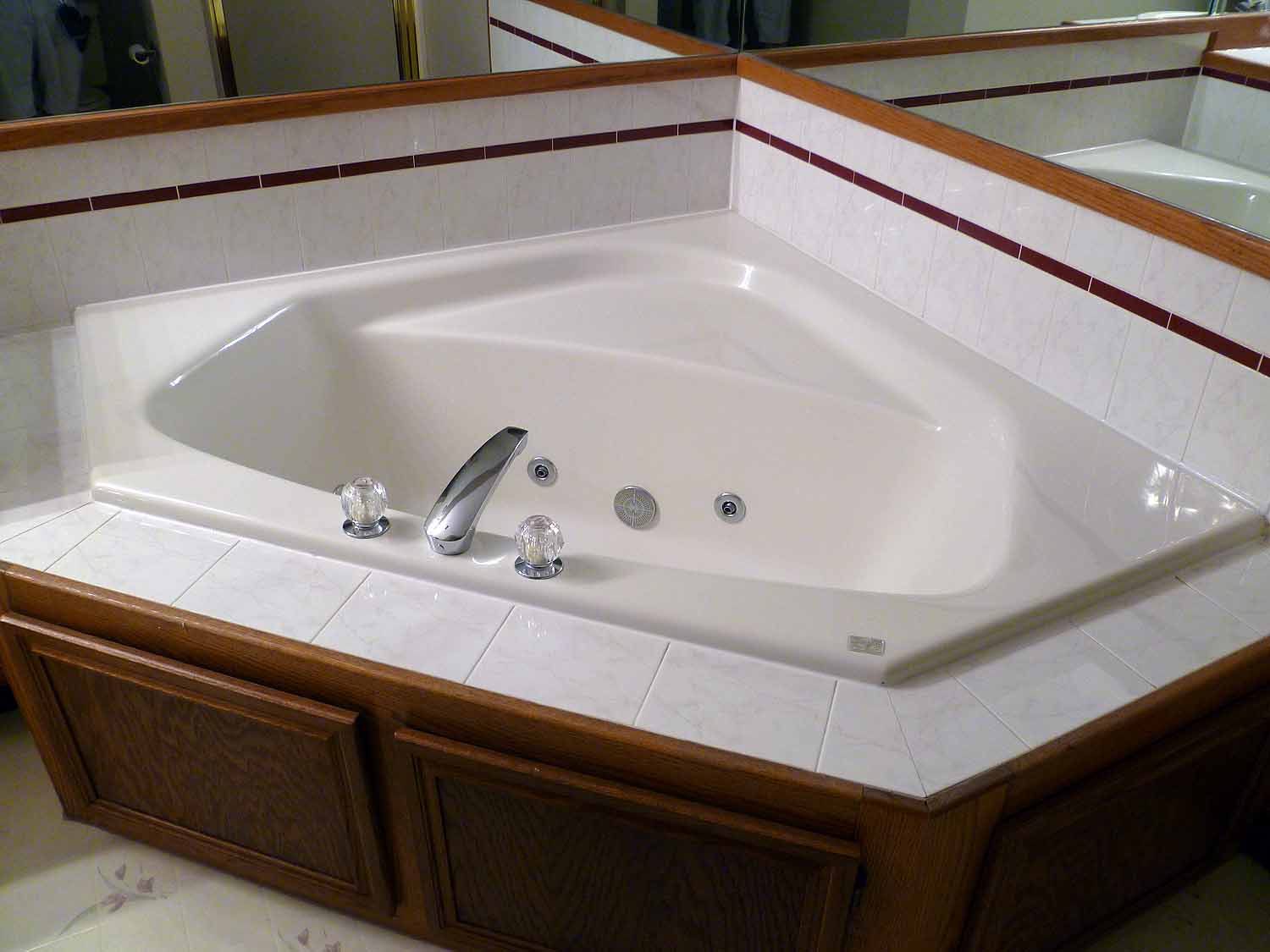 Master bath jetted tub