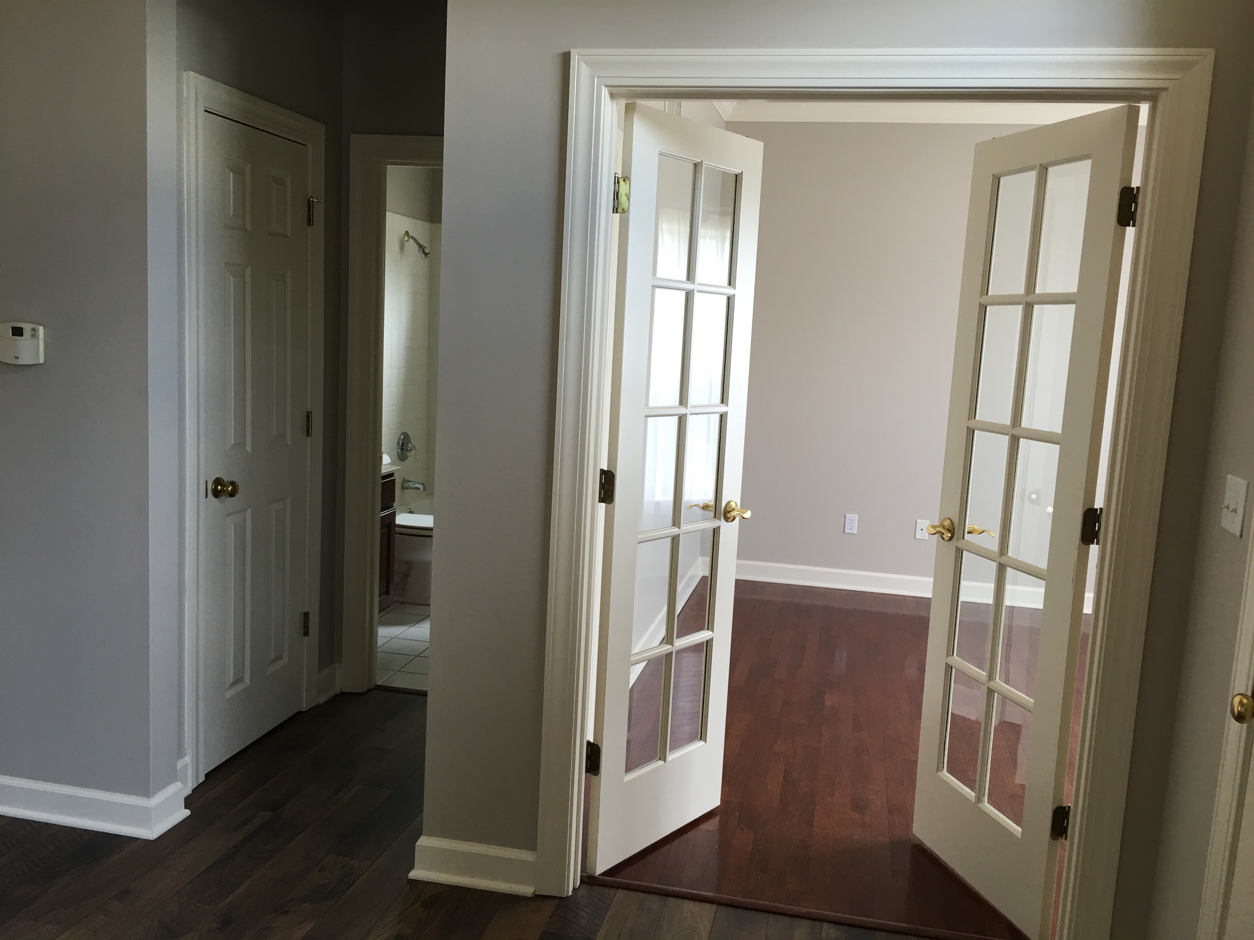 Foyer, Office