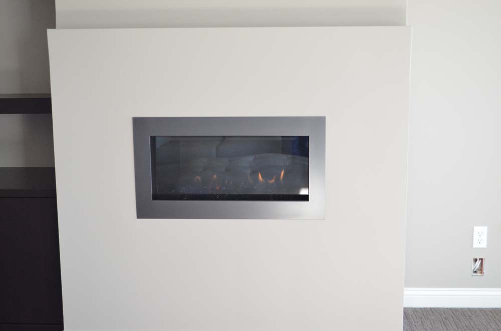 <p>Contemporary gas fireplace in wall</p>